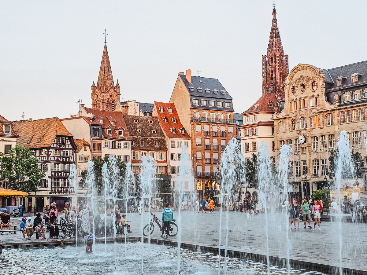 The Mechanics of Digital News Aggregation