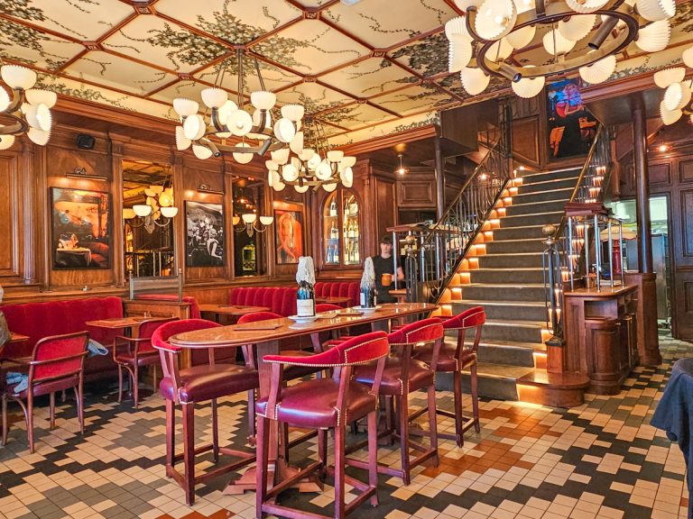 15 Unwritten “Rules” of Dining Out in France