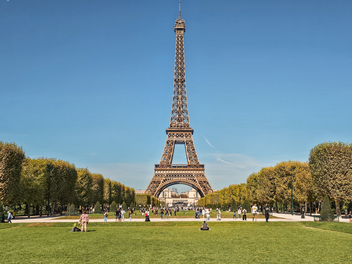 The 7th Arrondissement of Paris: Your Guide to the Eiffel Tower Neighborhood