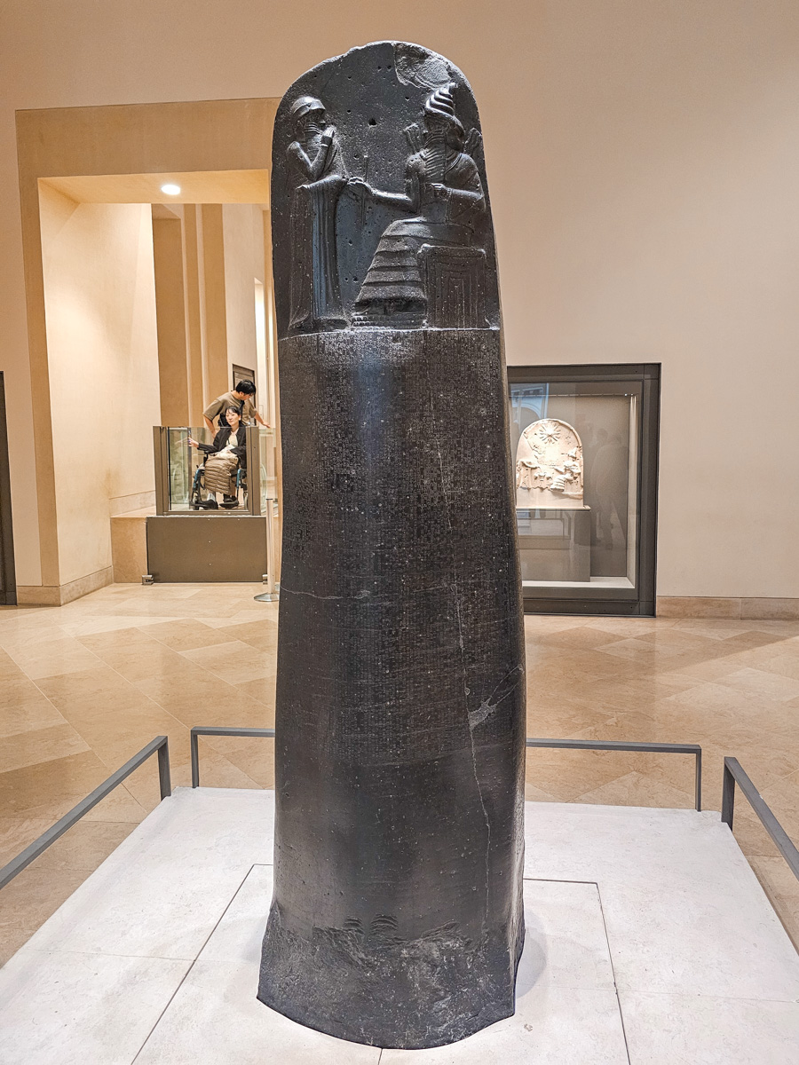 15 Iconic Works of Art That Make the Louvre Absolutely Unforgettable