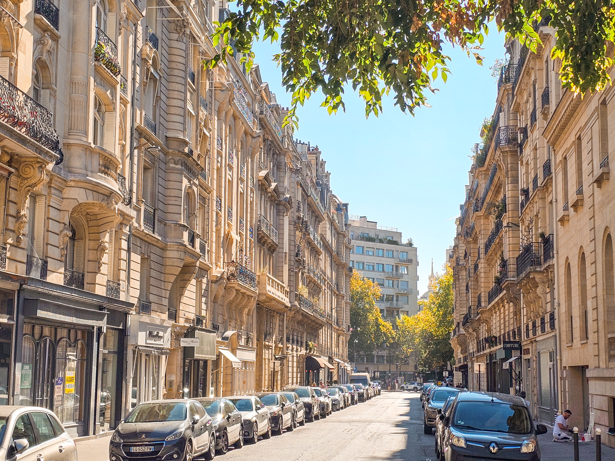 12 Paris Etiquette “Rules” Visitors Don’t Realize They’re Breaking