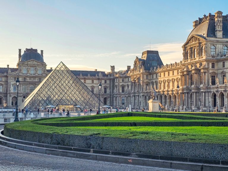 10 Common Mistakes People Make at the Louvre (And What to Do Instead)